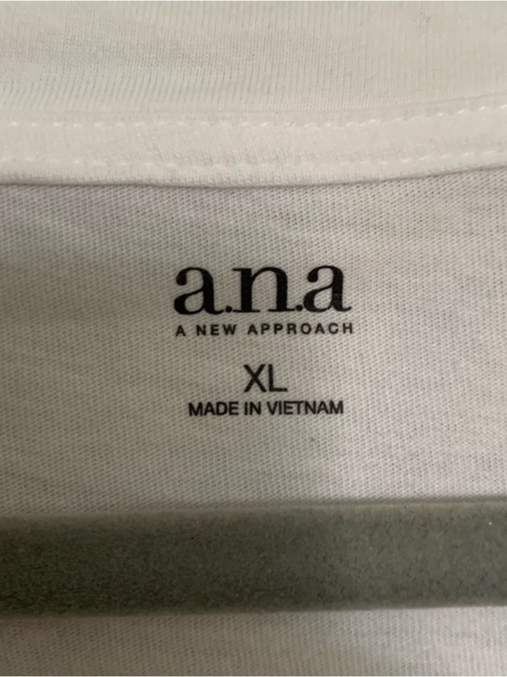 ANA 🌴 WHITE WITH BLACK PALM TREE GRAPHIC DESIGN COTTON V-NECK T-SHIRT Women’s XL - Picture 3 of 3